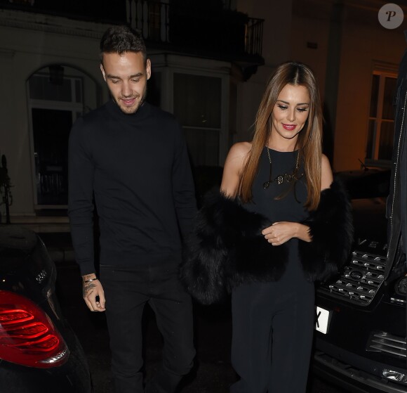 Cheryl Cole (ex Fernandez-Versini) et son nouveau compagnon Liam Payne (One Direction) main dans la main lors de leur sortie au restaurant Salmontini à Londres, le 9 mars 2016. En compagnie de la mère de Cheryl, Joan Callaghan, et d'amis proches, ils ont fêté l'anniversaire de Lily England, l'assistante de Cheryl, qui vient d'avoir 30 ans. Le couple est arrivé vers 20h30, et est reparti vers 1h30 du matin.
