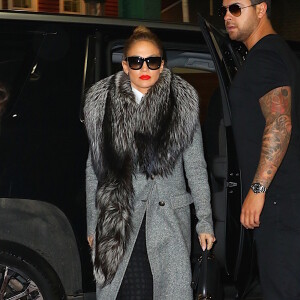 Jennifer Lopez se rend à une séance photo à New York, le 1er mars 2016.