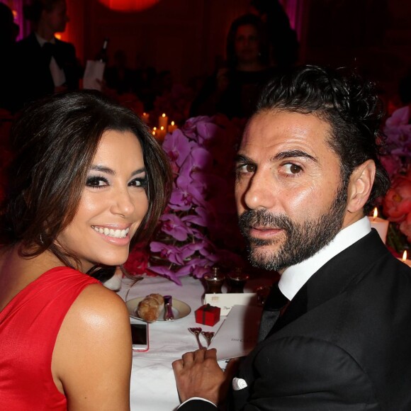 Exclusif - Eva Longoria (robe Monsoori, bijoux Messika) et son compagnon Jose Antonio Baston - Dîner du Global Gift Gala au profit de L'Unicef France Frimousses de Créateurs, de The Global Gift Foundation et The Eva Longoria Foundation, organisé au Four Seasons Hôtel George V à Paris, le 25 mai 2015.  Exclusive - For Germany call for price - NO INTERNET USE WITHOUT PRIOR AGREEMENT - Global Gift gala dinner, the Eva Longoria (robe Monsoori, bijoux Messika)'s foundation organized at the Four Seasons George V hotel in Paris, on May 25, 2015.25/05/2015 - Paris