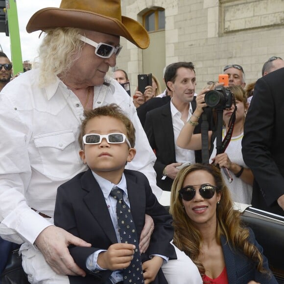 Michel Polnareff, Danyellah Polnareff, leur fils Louka au Musée MuPop - Inauguration de la place Michel Polnareff et ouverture de l'exposition au MuPop (Musée des musiques populaires) qui lui consacre une rétrospective - Montluçon, le 20 juin 2015