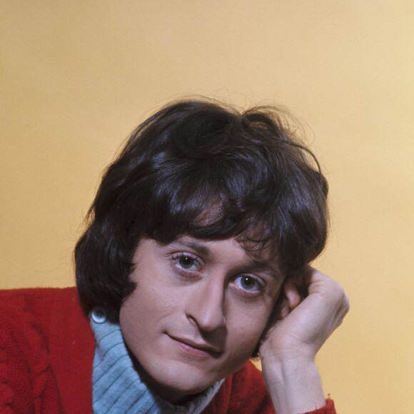 Michel Polnareff, portrait studio à Paris, le 13 mars 1968.