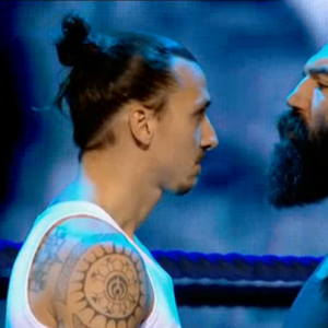 Zlatan Ibrahimovic et Sébastien Chabal dans le concert des Enfoirés, diffusé sur TF1 le vendredi 11 mars 2016.