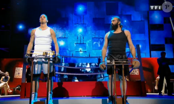 Zlatan Ibrahimovic et Sébastien Chabal dans le concert des Enfoirés, diffusé sur TF1 le vendredi 11 mars 2016.