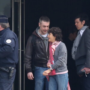 Jeannie Longo, à la descente de l'avion ramenant d'Argentine l'équipe de l'émission Dropped, à Roissy, le 14 mars 2015.