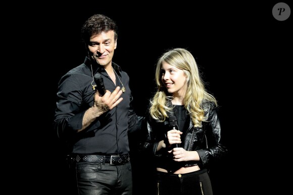 Tony Carreira et sa fille Sara lors du Concert exceptionnel de Tony Carreira au Palais des Sports à Paris, le 12 avril 2014.