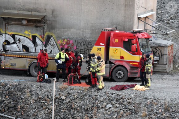 Les 4 membres de Viola Beach, groupe de pop anglaise, meurent dans un accident de voiture à Stockholm en tombant d'un pont le 13 février 2016