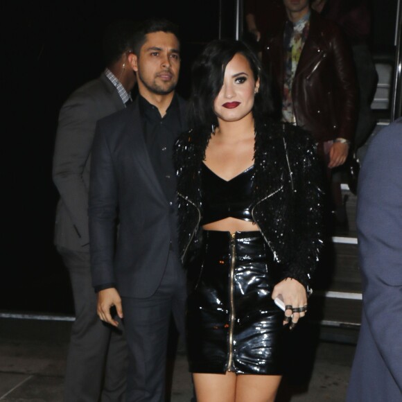 Demi Lovato et son compagnon Wilmer Valderrama arrivent au Craig's restaurant à West Hollywood, le 22 novembre 2015. © CPA / Bestimage