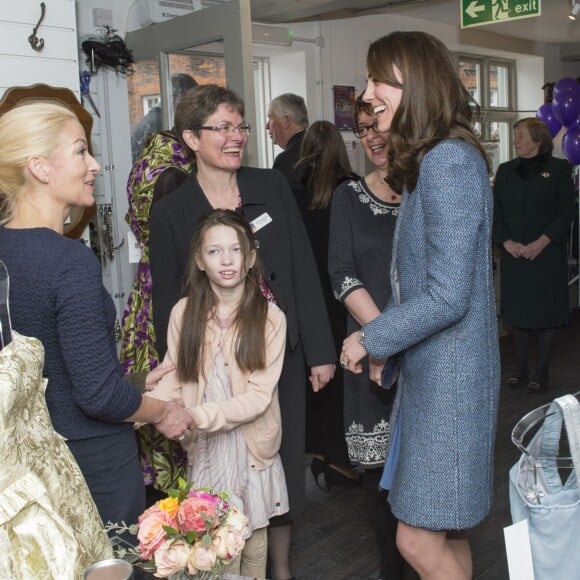 Kate Middleton, duchesse de Cambridge, a inauguré le 18 mars 2016 un nouveau magasin solidaire de l'EACH (East Anglia's Children's Hospices, dont elle est la marraine depuis 2012) à Holt, dans le Norfolk, non loin du domicile familial de Sandringham, Anmer Hall.