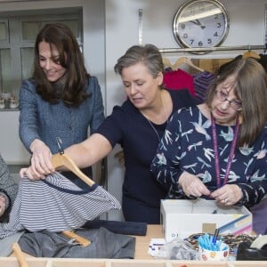 La duchesse Catherine de Cambridge a inauguré le 18 mars 2016 un nouveau magasin solidaire de l'EACH (East Anglia's Children's Hospices, dont elle est la marraine depuis 2012) à Holt, dans le Norfolk, non loin du domicile familial de Sandringham, Anmer Hall. Elle en est repartie avec un livre pour son fils George et une figurine pour sa fille Charlotte.