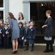 La duchesse Catherine de Cambridge a inauguré le 18 mars 2016 un nouveau magasin solidaire de l'EACH (East Anglia's Children's Hospices, dont elle est la marraine depuis 2012) à Holt, dans le Norfolk, non loin du domicile familial de Sandringham, Anmer Hall. Elle en est repartie avec un livre pour son fils George et une figurine pour sa fille Charlotte.