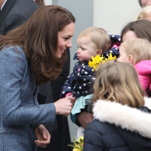 La duchesse Catherine de Cambridge a inauguré le 18 mars 2016 un nouveau magasin solidaire de l'EACH (East Anglia's Children's Hospices, dont elle est la marraine depuis 2012) à Holt, dans le Norfolk, non loin du domicile familial de Sandringham, Anmer Hall. Elle en est repartie avec un livre pour son fils George et une figurine pour sa fille Charlotte.