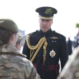 Le prince William lors des cérémonies de la Saint-Patrick avec les Irish Guards à la caserne de la cavalerie Hounslow à Londres le 17 mars 2016.