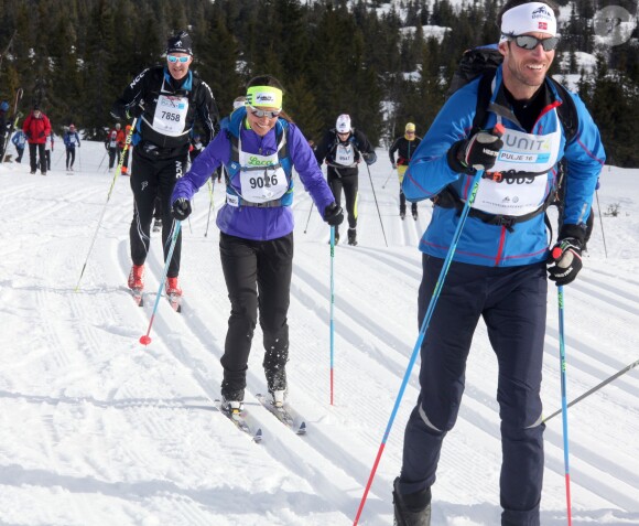 Pippa Middleton et son compagnon James Matthews ont disputé ensemble la course de ski de fond Birkebeiner (Birkebeinerrennet) entre Rena et Lillehammer le 19 mars 2016, en Norvège. Ils ont franchi la ligne d'arrivée au bout de 5h58.