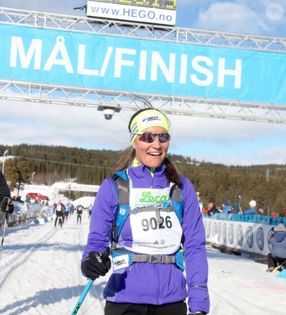 Pippa Middleton et son compagnon James Matthews ont disputé ensemble la course de ski de fond Birkebeiner (Birkebeinerrennet) entre Rena et Lillehammer le 19 mars 2016, en Norvège. Ils ont franchi la ligne d'arrivée au bout de 5h58.