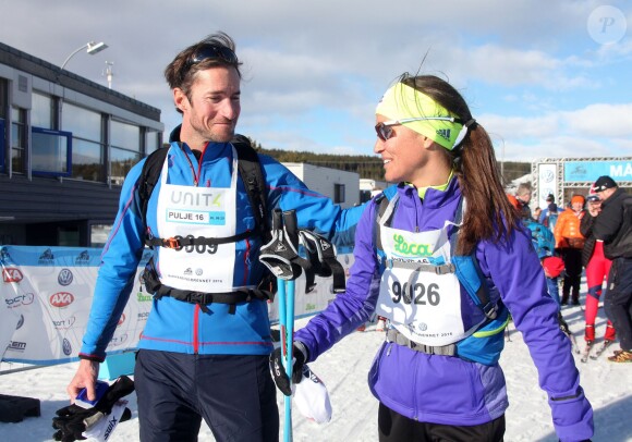 Pippa Middleton et son compagnon James Matthews ont disputé ensemble la course de ski de fond Birkebeiner (Birkebeinerrennet) entre Rena et Lillehammer le 19 mars 2016, en Norvège. Ils ont franchi la ligne d'arrivée au bout de 5h58.