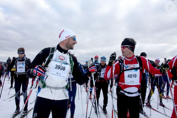 Le prince héritier Haakon de Norvège et le prince héritier Frederik de Danemark ont disputé la course de ski de fond Birkebeiner (Birkebeinerrennet) le 19 mars 2016 entre Rena et Lillehammer, en Norvège. Haakon a devancé son ami d'une heure sur la ligne d'arrivée.