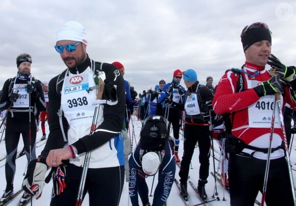 Le prince héritier Haakon de Norvège et le prince héritier Frederik de Danemark ont disputé la course de ski de fond Birkebeiner (Birkebeinerrennet) le 19 mars 2016 entre Rena et Lillehammer, en Norvège. Haakon a devancé son ami d'une heure sur la ligne d'arrivée.