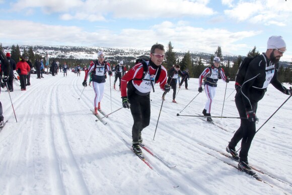 Le prince héritier Haakon de Norvège et le prince héritier Frederik de Danemark ont disputé la course de ski de fond Birkebeiner (Birkebeinerrennet) le 19 mars 2016 entre Rena et Lillehammer, en Norvège. Haakon a devancé son ami d'une heure sur la ligne d'arrivée.