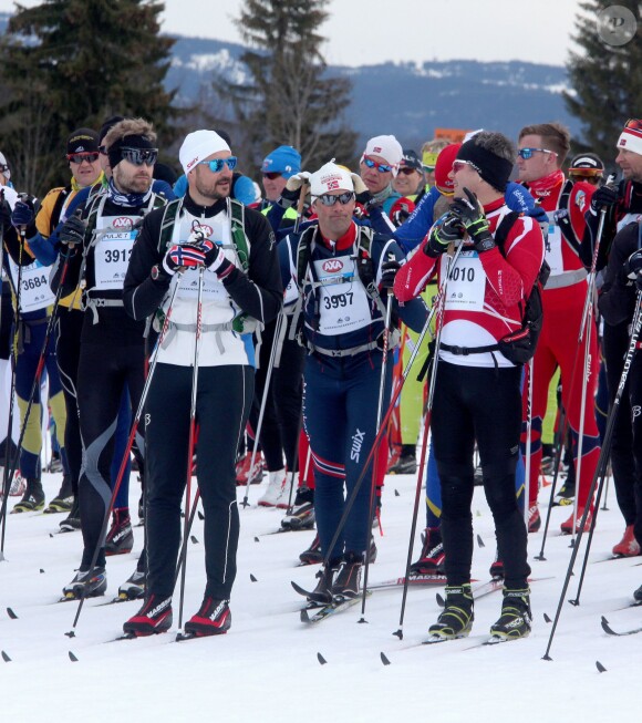 Le prince héritier Haakon de Norvège et le prince héritier Frederik de Danemark ont disputé la course de ski de fond Birkebeiner (Birkebeinerrennet) le 19 mars 2016 entre Rena et Lillehammer, en Norvège. Haakon a devancé son ami d'une heure sur la ligne d'arrivée.