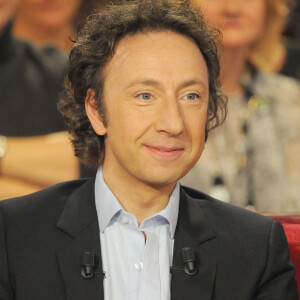 Stéphane Bern dans "Vivement dimanche" et son chien Virgule en 2009.