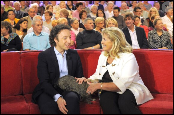 Stéphane Bern dans "Vivement dimanche", son chien Virgule et la princesse Léa de Belgique en 2009.