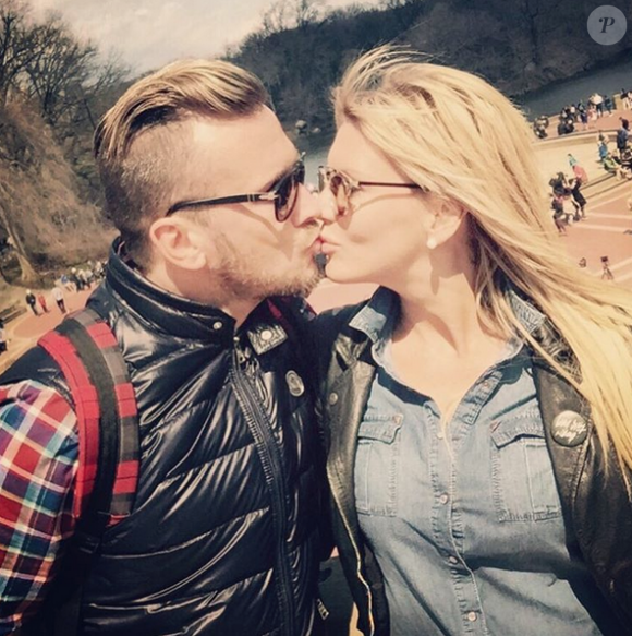 Amélie Neten et son amoureux Philippe Leonard (ex-footballeur) en vacances à New York. Octobre 2015.