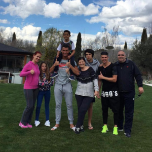 Cristiano Ronaldo et son fils Cristiano Junior en famille pour Pâques, photo Instagram mars 2016.
