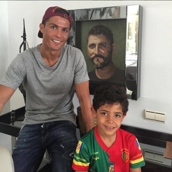 Cristiano Ronaldo et son fils Cristiano Junior, photo Instagram mars 2016 à l'occasion de la Fête des pères.