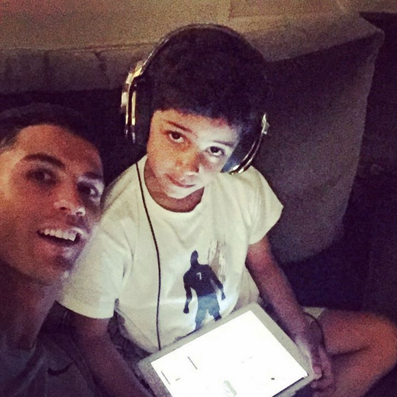 Cristiano Ronaldo et son fils Cristiano Junior, photo Instagram mars 2016.
