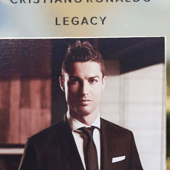 Cristiano Ronaldo présente son nouveau parfum Cristiano Ronaldo Legacy au Duty Free Store de l'aéroport Adolfo Suarez à Madrid, le 3 mars 2016.