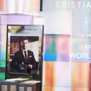 Cristiano Ronaldo présente son nouveau parfum Cristiano Ronaldo Legacy au Duty Free Store de l'aéroport Adolfo Suarez à Madrid, le 3 mars 2016.