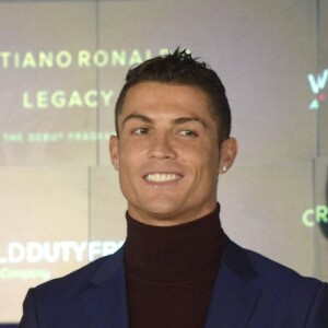 Cristiano Ronaldo présente son nouveau parfum Cristiano Ronaldo Legacy au Duty Free Store de l'aéroport Adolfo Suarez à Madrid, le 3 mars 2016.