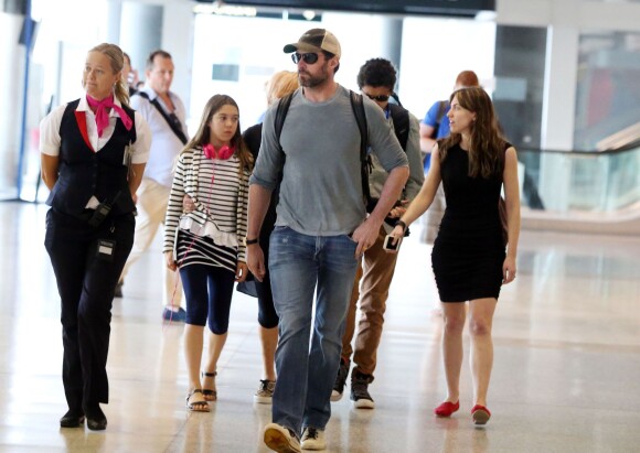 Exclusif - Hugh Jackman, sa femme Deborra-Lee Furness arrivent à l'aéroport de Sydney avec leurs enfants Oscar et Ava, le 25 mars 2016. - Merci de flouter la tete des enfants -25/03/2016 - Sydney