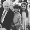 Donald Trump Jr déjeune avec son père, Donald Trump, et ses deux enfants. Sa soeur Ivanka Trump a accouché le même jour d'un petit Theodore James. Photo publiée sur Instagram, le 27 mars 2016 pour Pâques.