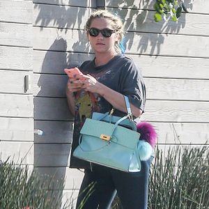 Exclusif - La chanteuse Kesha quitte le domicile d'un ami à Los Angeles le 14 mars 2016.