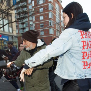 Hailey Baldwin et Kendall Jenner quittent l'hôtel Bowery pour se rendre dans la boutique pour animaux Citipups à New York, le 29 mars 2016