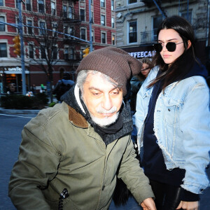 Kendall Jenner s'en prend à un photographe qui la bouscule dans les rues de New York, le 29 mars 2016