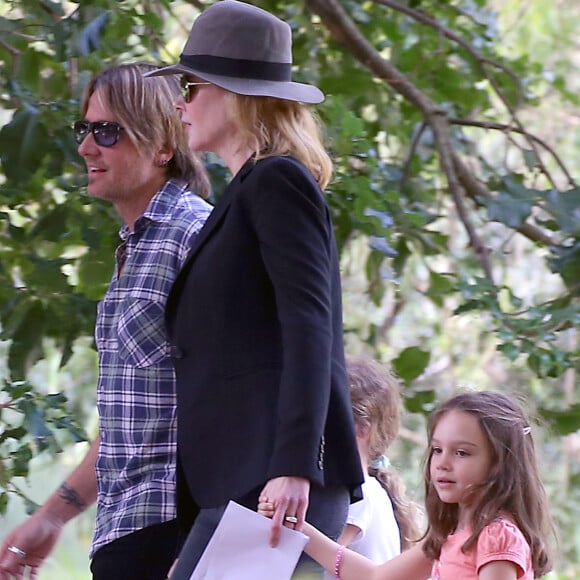 Nicole Kidman et son mari Keith Urban emmènent leurs filles Faith et Sunday Rose faire une chasse à l'oeuf au centennial park à Sydney, pour Pâques, le 27 mars 2016