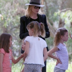 Nicole Kidman et son mari Keith Urban emmènent leurs filles Faith et Sunday Rose faire une chasse à l'oeuf au centennial park à Sydney, pour Pâques, le 27 mars 2016