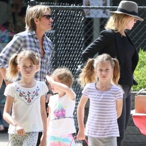 Nicole Kidman et son mari Keith Urban emmènent leurs filles Faith et Sunday Rose faire une chasse à l'oeuf au centennial park à Sydney, pour Pâques, le 27 mars 2016