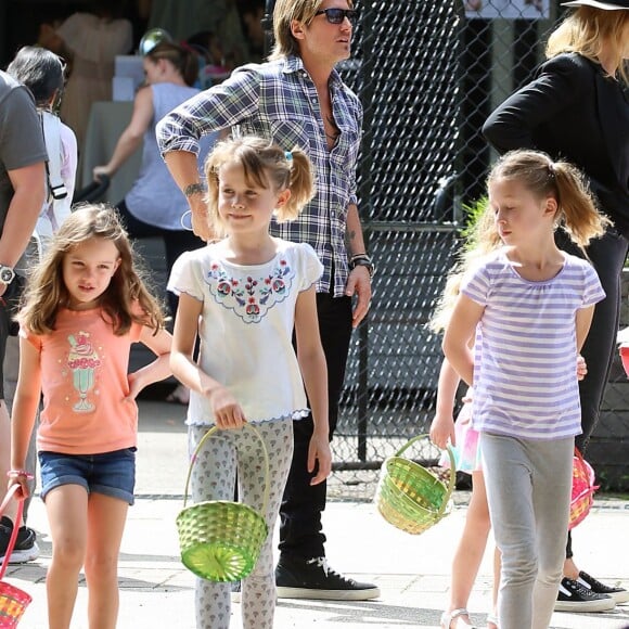 Nicole Kidman et son mari Keith Urban emmènent leurs filles Faith et Sunday Rose faire une chasse à l'oeuf au centennial park à Sydney, pour Pâques, le 27 mars 2016