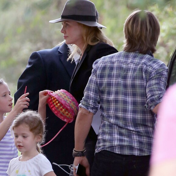 Nicole Kidman et son mari Keith Urban emmènent leurs filles Faith et Sunday Rose faire une chasse à l'oeuf au centennial park à Sydney, pour Pâques, le 27 mars 2016