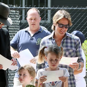 Nicole Kidman et son mari Keith Urban emmènent leurs filles Faith et Sunday Rose faire une chasse à l'oeuf au centennial park à Sydney, pour Pâques, le 27 mars 2016