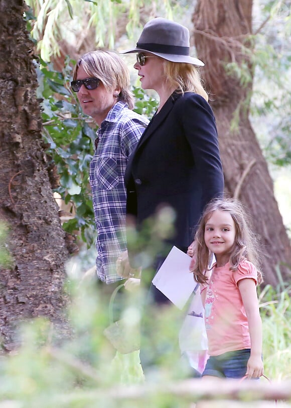 Nicole Kidman et son mari Keith Urban emmènent leurs filles Faith et Sunday Rose faire une chasse à l'oeuf au centennial park à Sydney, pour Pâques, le 27 mars 2016