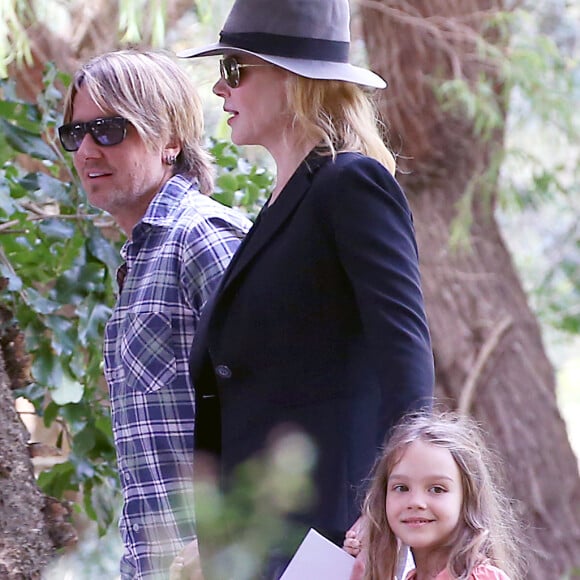 Nicole Kidman et son mari Keith Urban emmènent leurs filles Faith et Sunday Rose faire une chasse à l'oeuf au centennial park à Sydney, pour Pâques, le 27 mars 2016