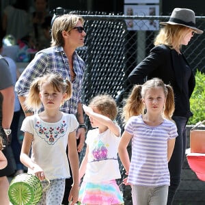 Nicole Kidman et son mari Keith Urban emmènent leurs filles Faith et Sunday Rose faire une chasse à l'oeuf au centennial park à Sydney, pour Pâques, le 27 mars 2016