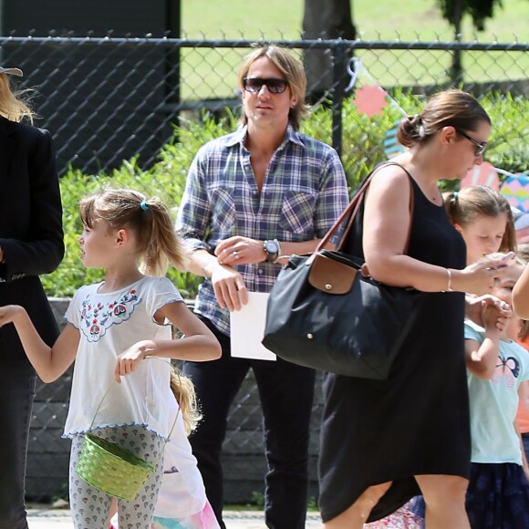 Nicole Kidman et son mari Keith Urban emmènent leurs filles Faith et Sunday Rose faire une chasse à l'oeuf au centennial park à Sydney, pour Pâques, le 27 mars 2016