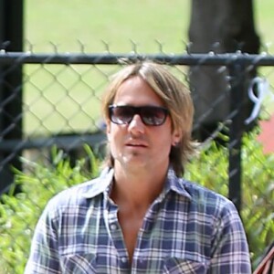Nicole Kidman et son mari Keith Urban emmènent leurs filles Faith et Sunday Rose faire une chasse à l'oeuf au centennial park à Sydney, pour Pâques, le 27 mars 2016