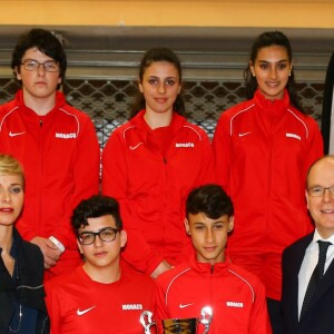 Exclusif - La princesse Charlene de Monaco, accompagnée par son mari le prince Albert II de Monaco, a rencontré les protagonistes du 3e Rallye Princesse Charlene, le 1er avril 2016, et a effectué la remise des prix puis posé pour une photo souvenir, au Collège Charles III. © Olivier Huitel / Pool Restreint Monaco / Bestimage