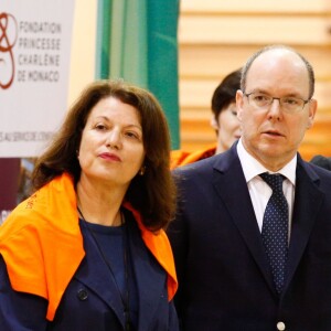 Exclusif - La princesse Charlene de Monaco, accompagnée par son mari le prince Albert II de Monaco, a rencontré les protagonistes du 3e Rallye Princesse Charlene, le 1er avril 2016, et a effectué la remise des prix puis posé pour une photo souvenir, au Collège Charles III. © Olivier Huitel / Pool Restreint Monaco / Bestimage